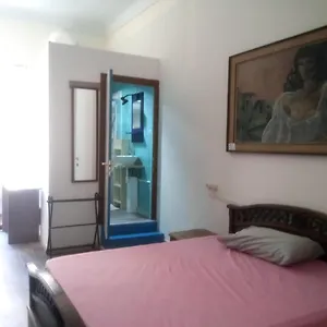 Alloggio in famiglia Ampia Stanza Con Bagno Privato, Centro, Sassari
